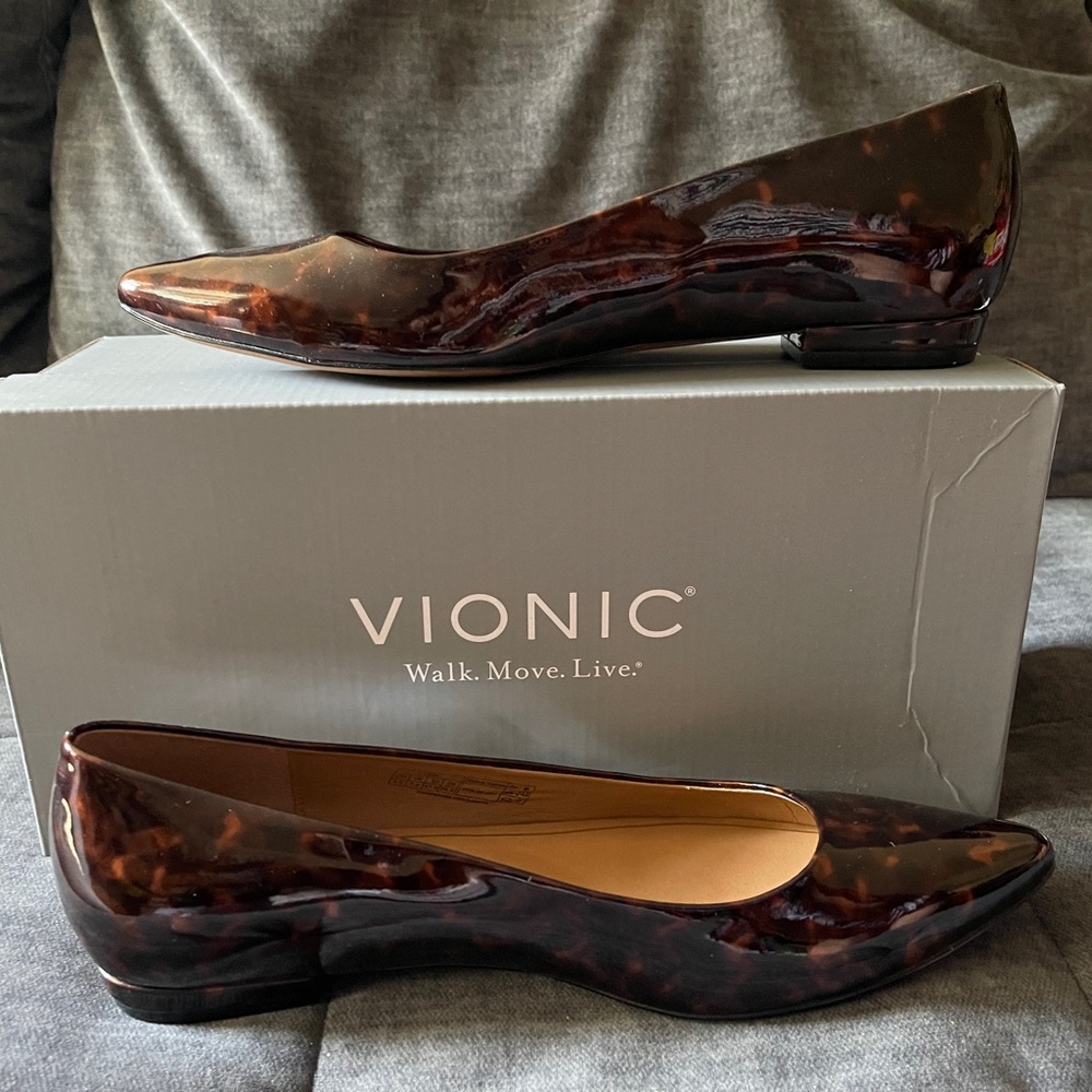 NEW in box Vionic Lena Pointed Toe Flats - Tortoise Size 9.5M